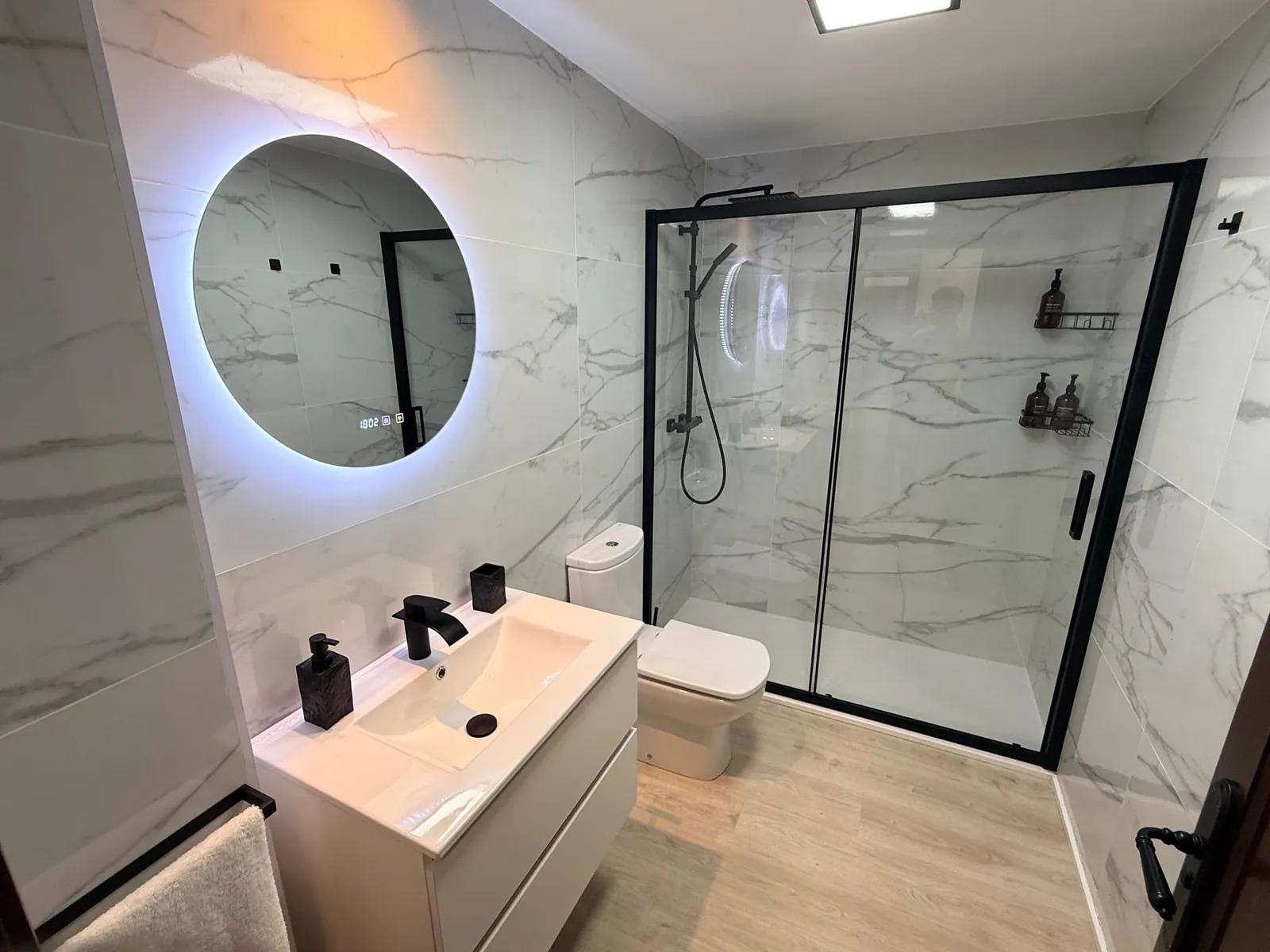 Fully equipped bathroom